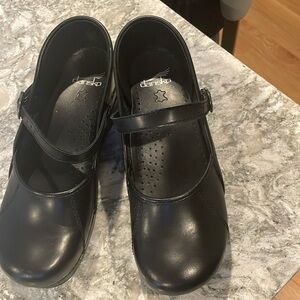 Dansko Mary Jane shoes. Black size 40, US SIZE 9.5-10